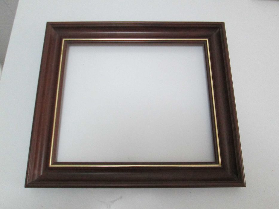 Moldura em madeira 40 cm x 35 cm