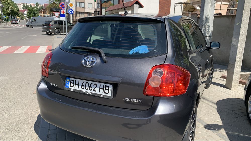 Продам Auris, асфальт, 1.6. Идеал
