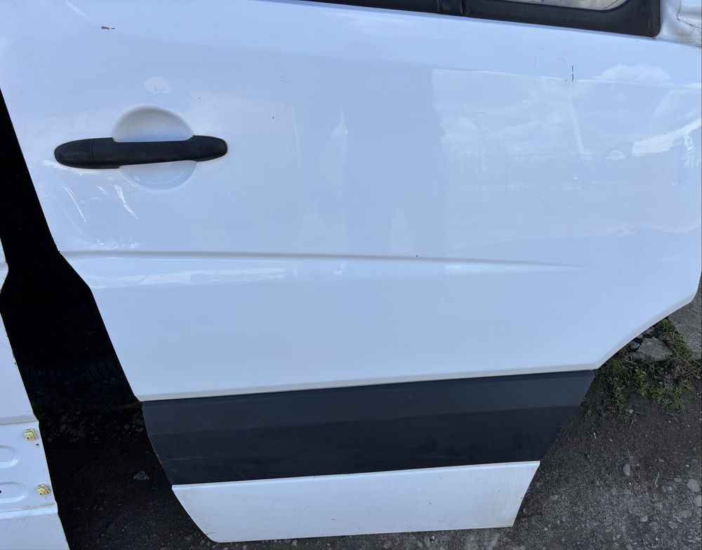 Двері передні праві ліві Sprinter 906 Vw Crafter дверка права ліва