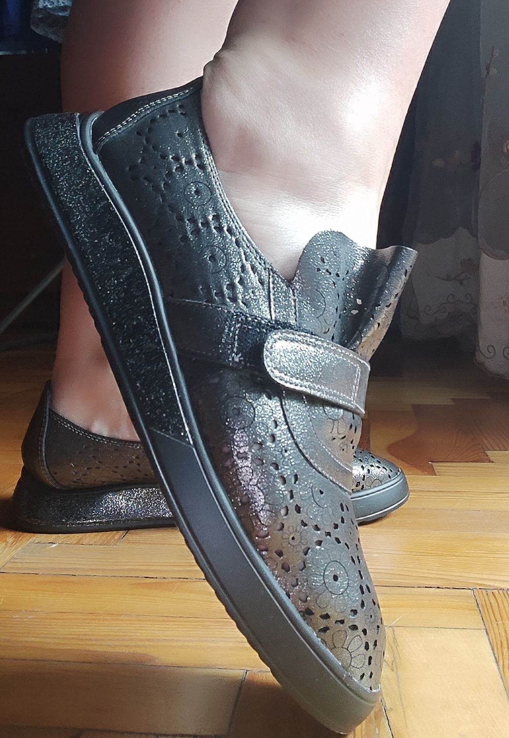 Продам туфли -мокасины пресованая кожа иНовые босоножки 38 размер