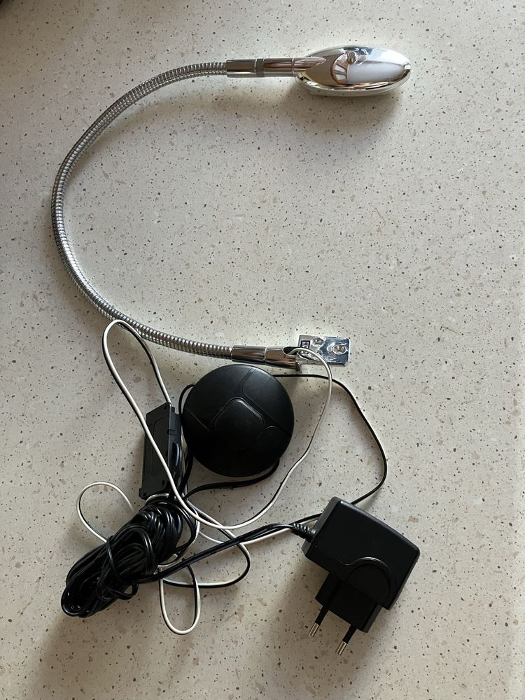 Lampka led z elastyczną ramą
