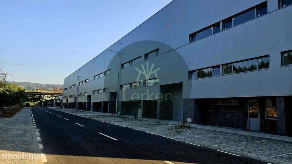 Armazém Novo 1000 M2 | Zona Industrial | Santo Tirso