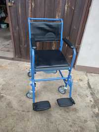 Wózek toaletowy inwalidzki dla seniora starszej osoby