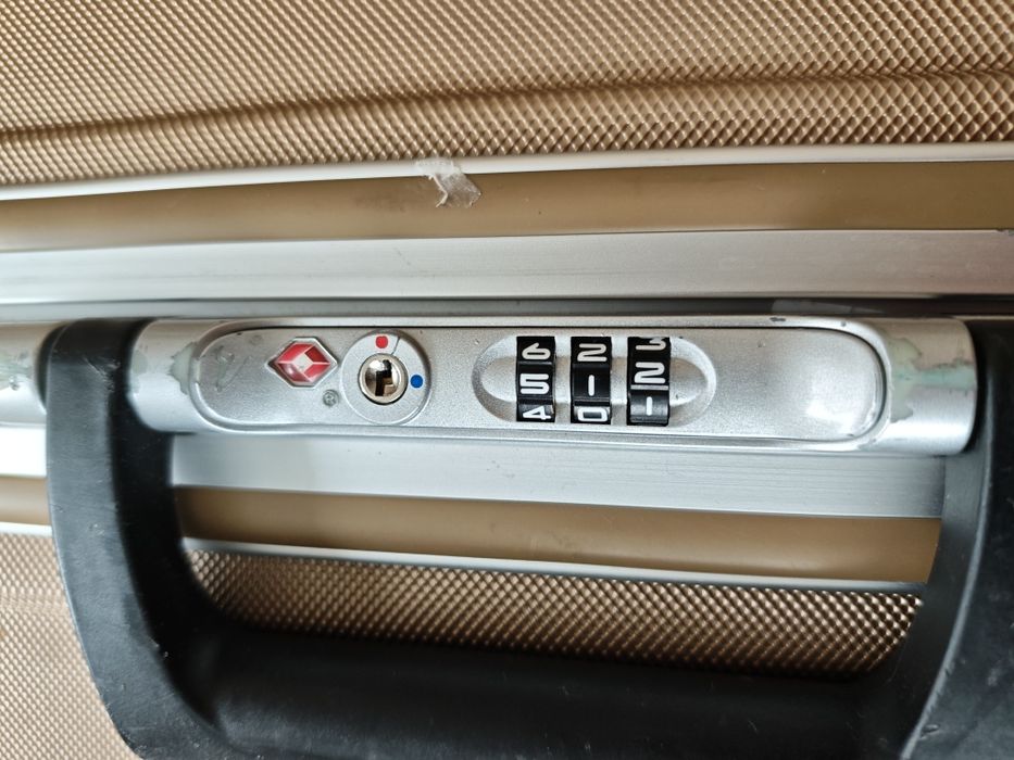 Велика валіза чемодан