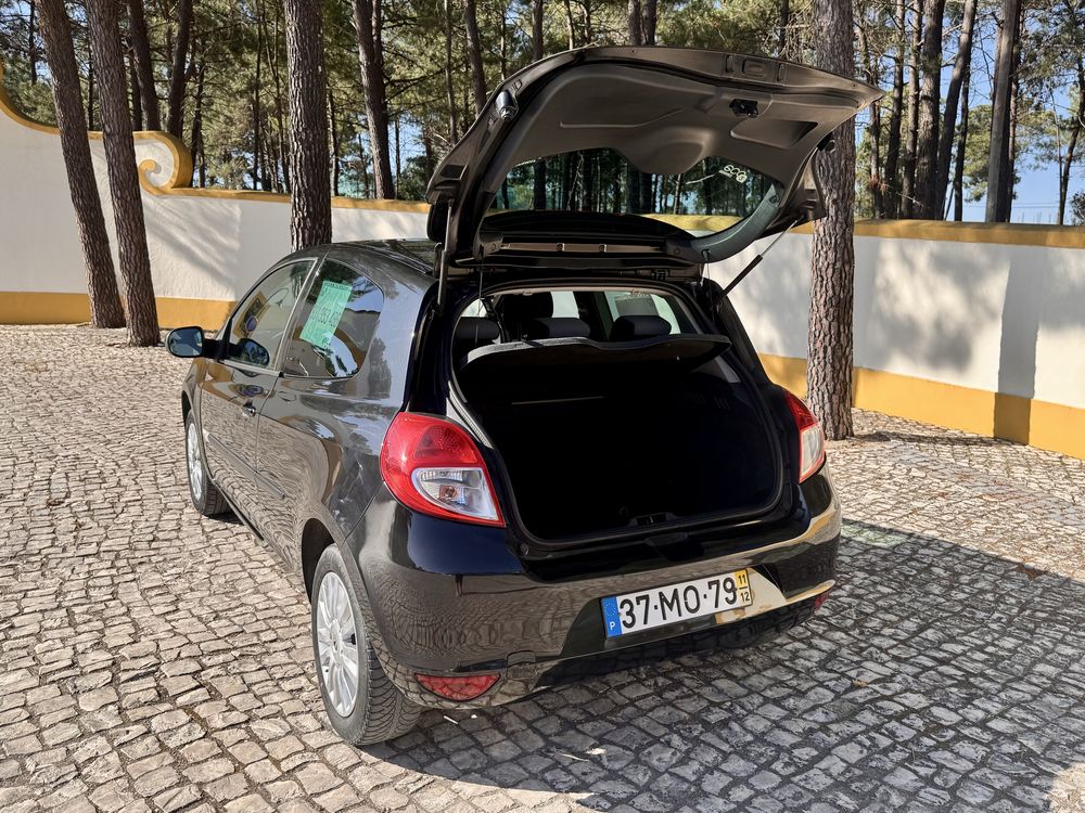 Renault Clio Bem estimado de Dezembro 2011