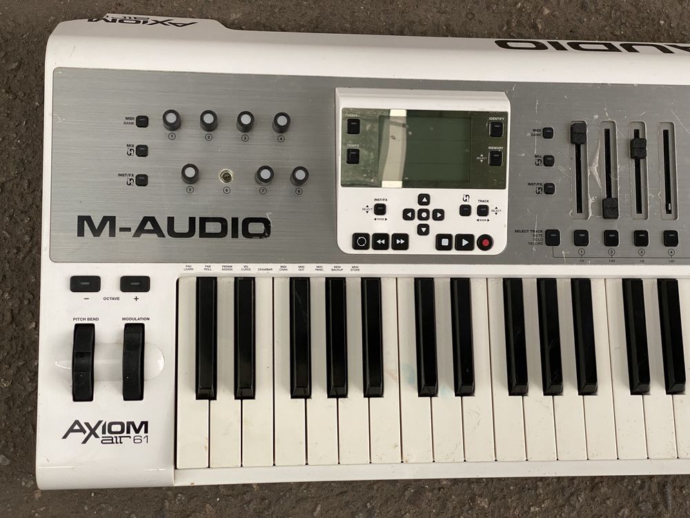 MIDI-клавіатура M-Audio Axiom AIR 61