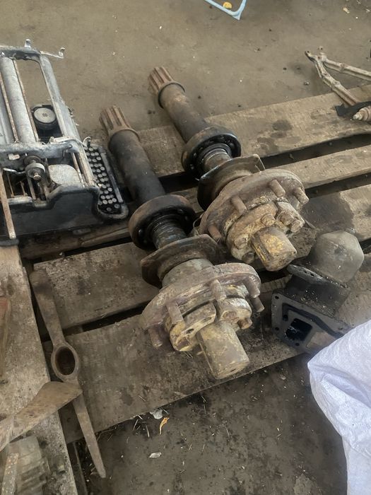 Полуось юмз з почипником в зборі