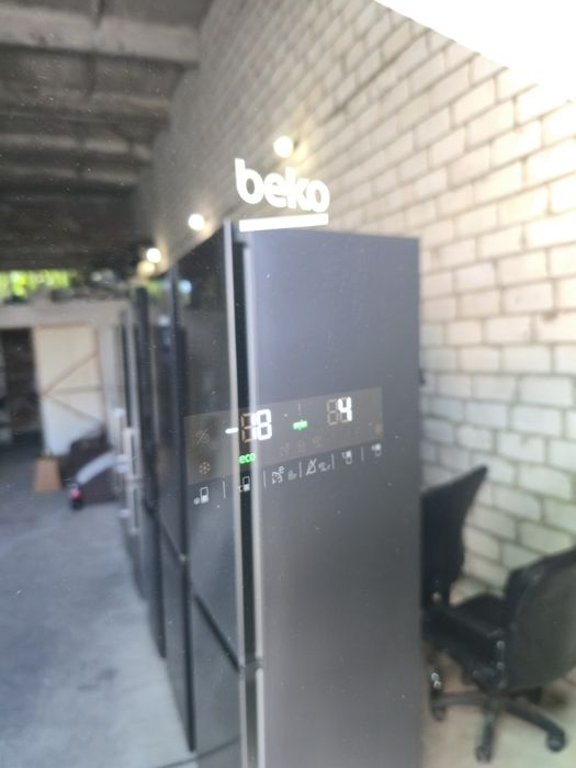 Холодльник beko CNE520 чорне скло широкий