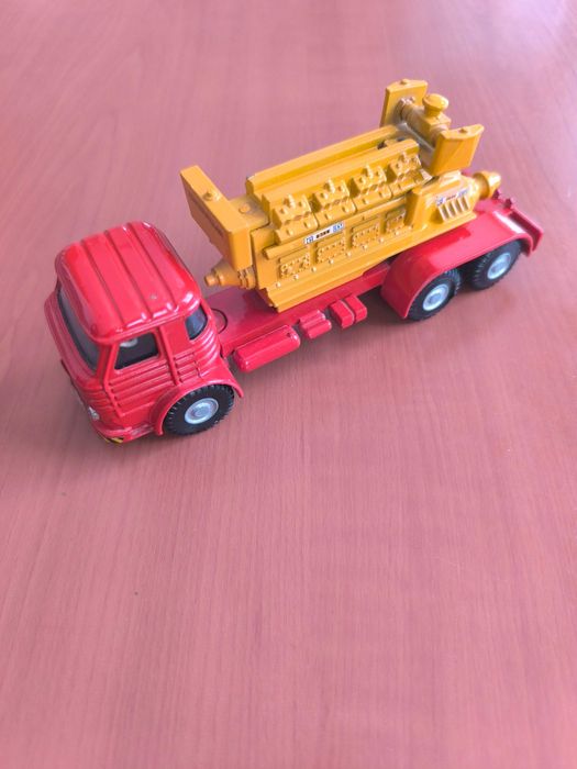 Joal Miniaturas Pegaso 1065 Caterpillar 1:50 model truck red Vintage