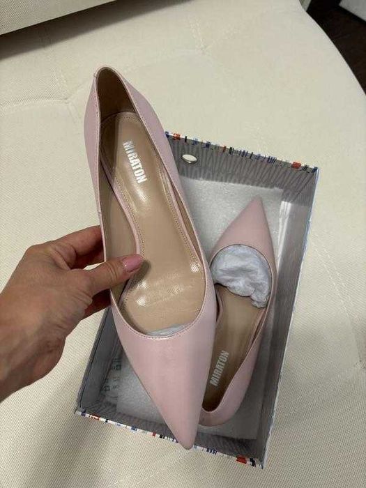 Стильні пудрові туфлі Max Mara