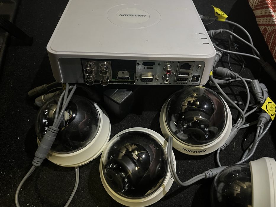 комплект відеоспостереження Hikvision з жорстким диском 500Гб