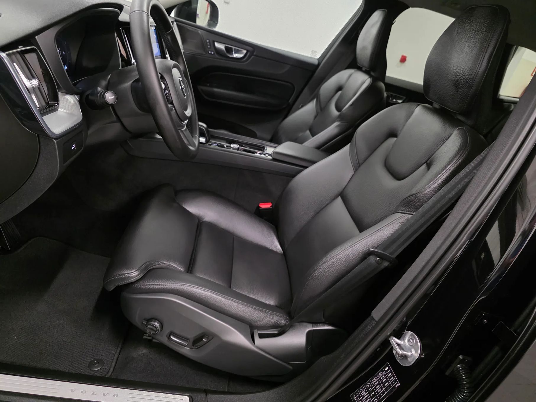 Volvo XC 60 197KM 4x2 R-Design Matrix Led Skóry Navi Dvd Pdc Ops Kamera 2X Memory