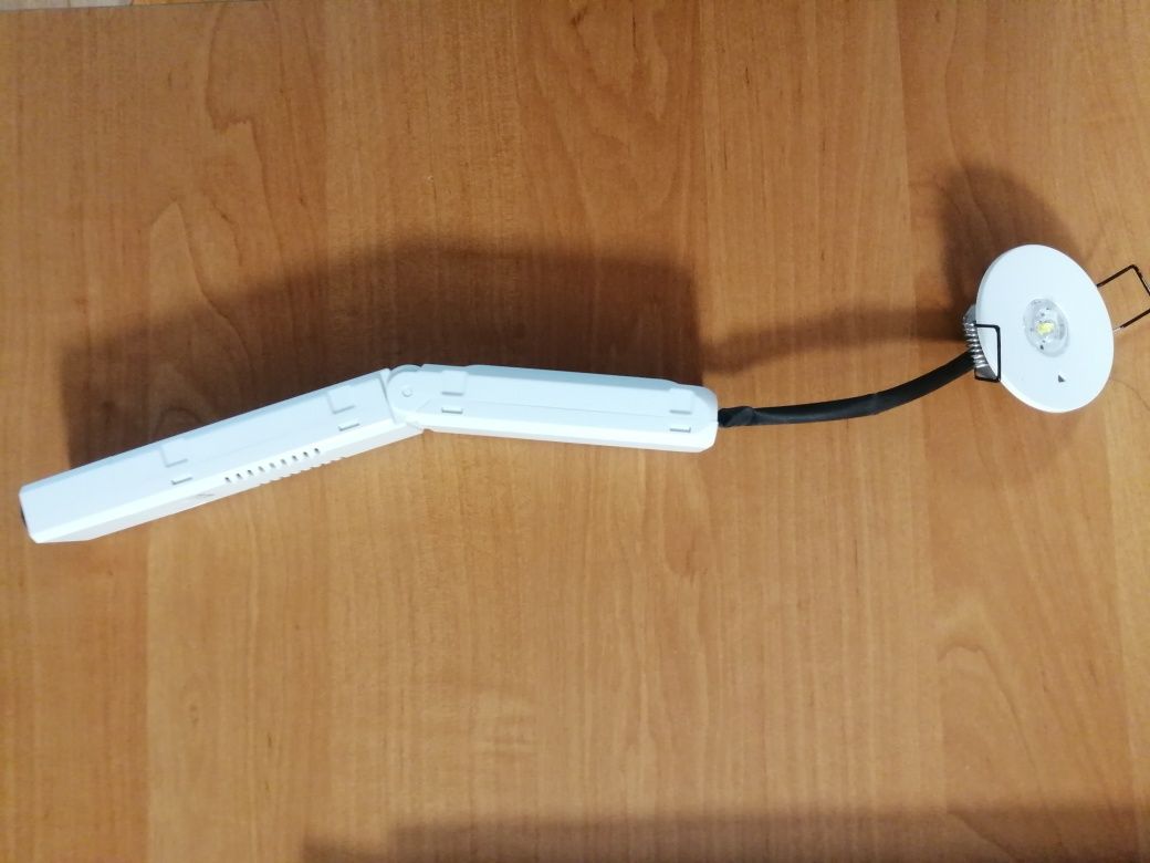 Oprawa lampy awaryjnej wraz z źródłem światła AWEX APX 3 2W Led 1h