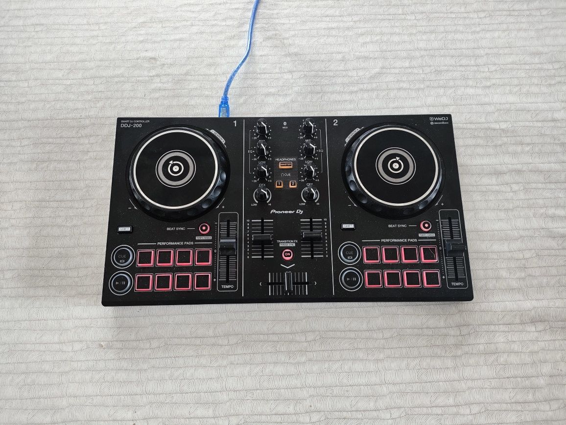 DJ контролер Pioneer DDJ-200