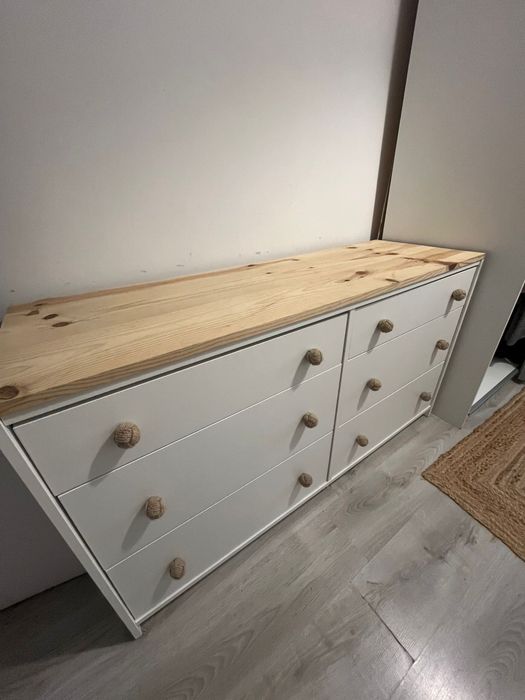 Cómoda com bom espaço-  IKEA