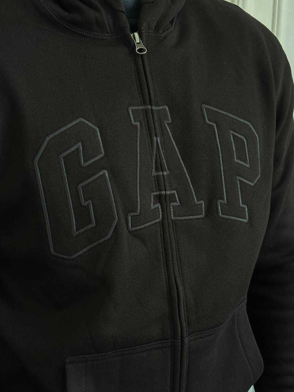Зіп-Кофта GaP True Black з чорним логотипом, нова колекція