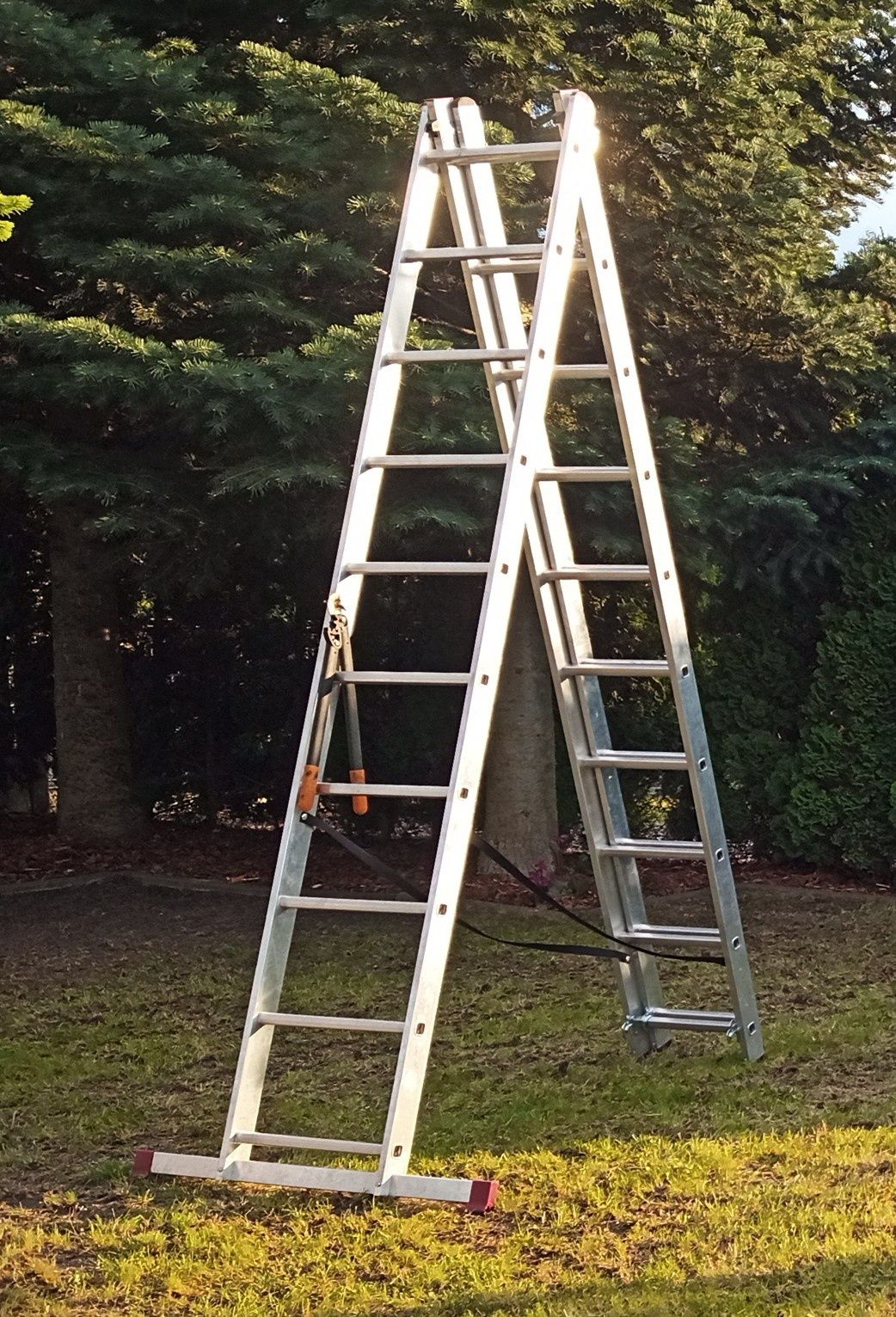 Wynajem rębaka,glebogryzarki hydraulicznej 13KM,niwelator,wertykulator