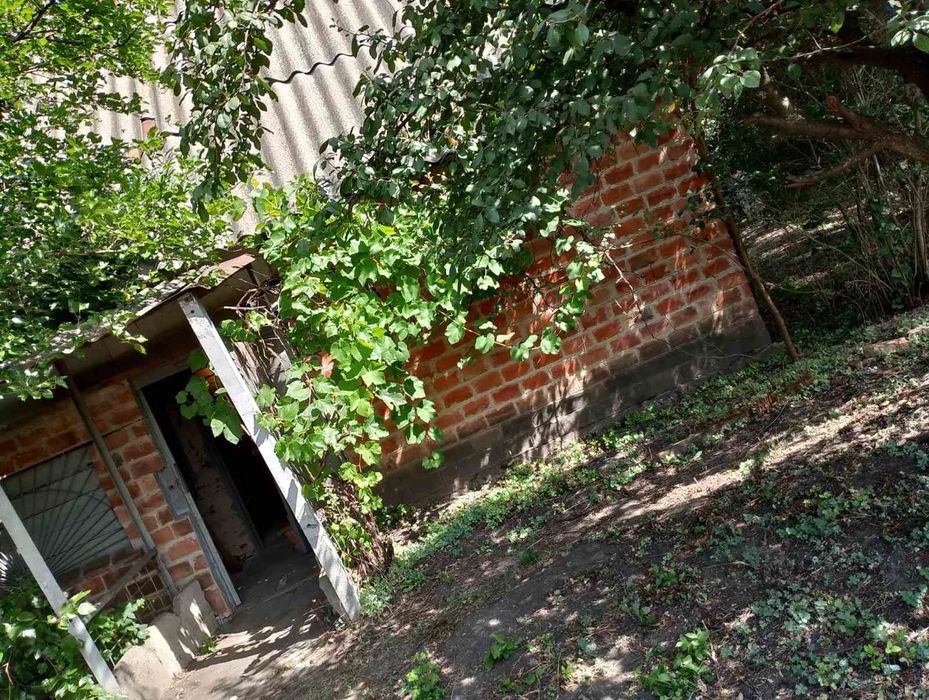 Земельна ділянка з будинком