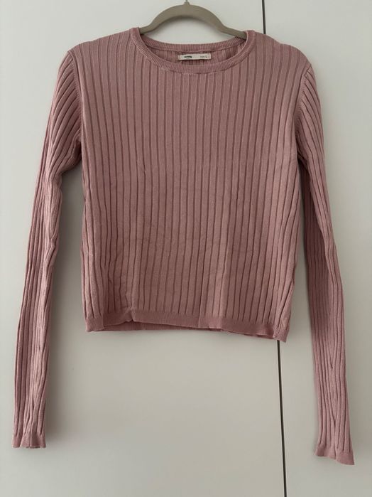 Różowy sweter damski
