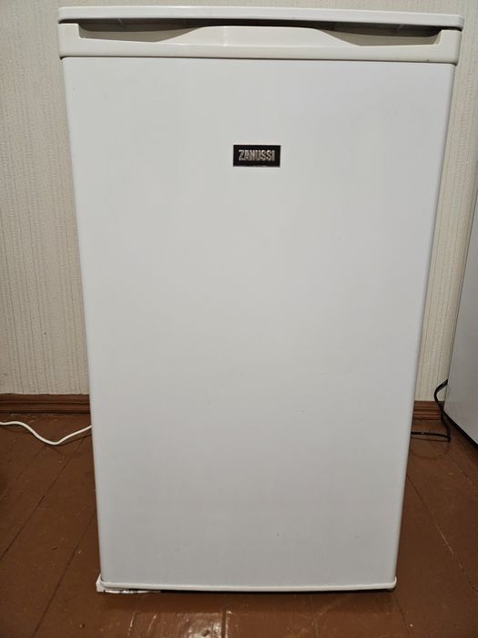 холодильник Zanussi, маленький холодильник, холодильна камера