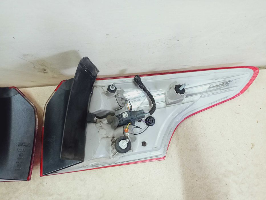 Ford Focus 3 III kombi lampa tył tylna prawa lewa oryginał demontaż