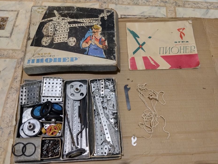 Игра- конструктор. Пионер. Времён СССР. 1981 год. Б/У.