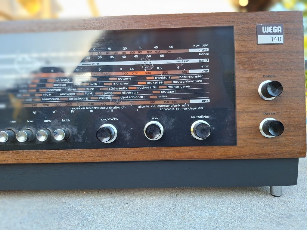 Radio antigo Wega 140