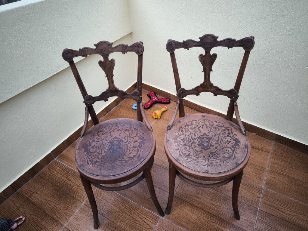 2 Cadeiras Antigas