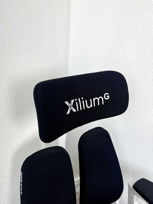 Fotel Xilium G w wersji black & white