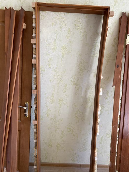 Межкімнатні двері б/у 80/200 праві з коробкою, доборами та лиштвою