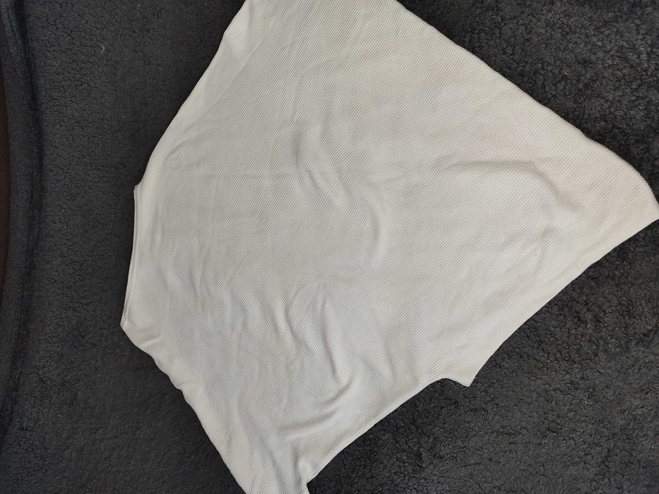 Красивая белая кофта