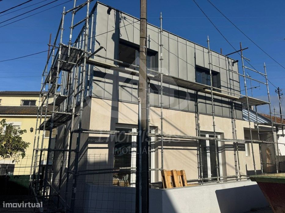Moradia V2+1 em Pirescoxe, Santa Iria de Azóia