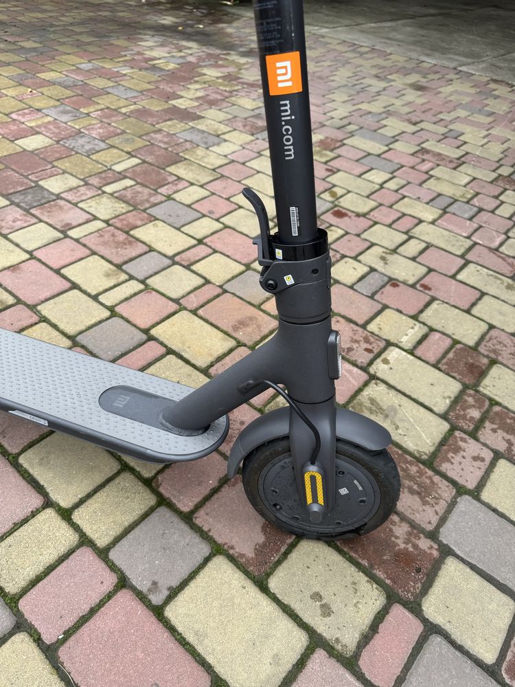 Електросамокат Xiaomi Mi Electric Scooter Essential 2021