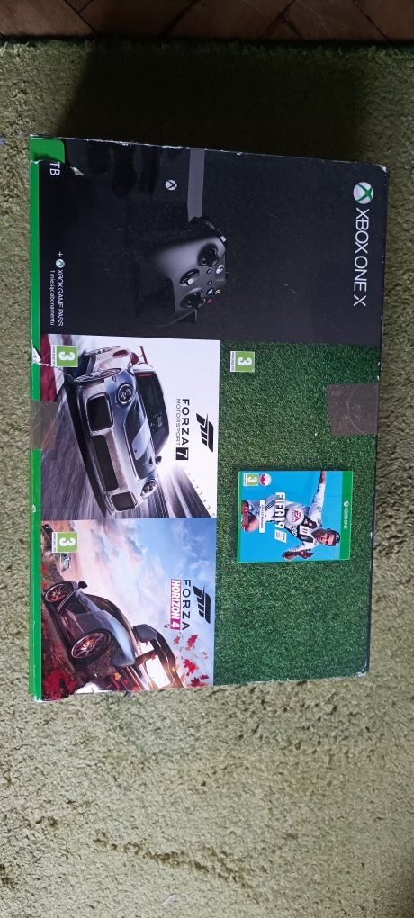 Xbox one X 1TB + 2 kontrolery + stacja ładująca