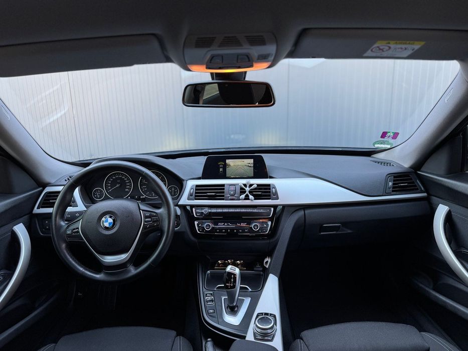 Автомобіль BMW 320d GT 2020 року