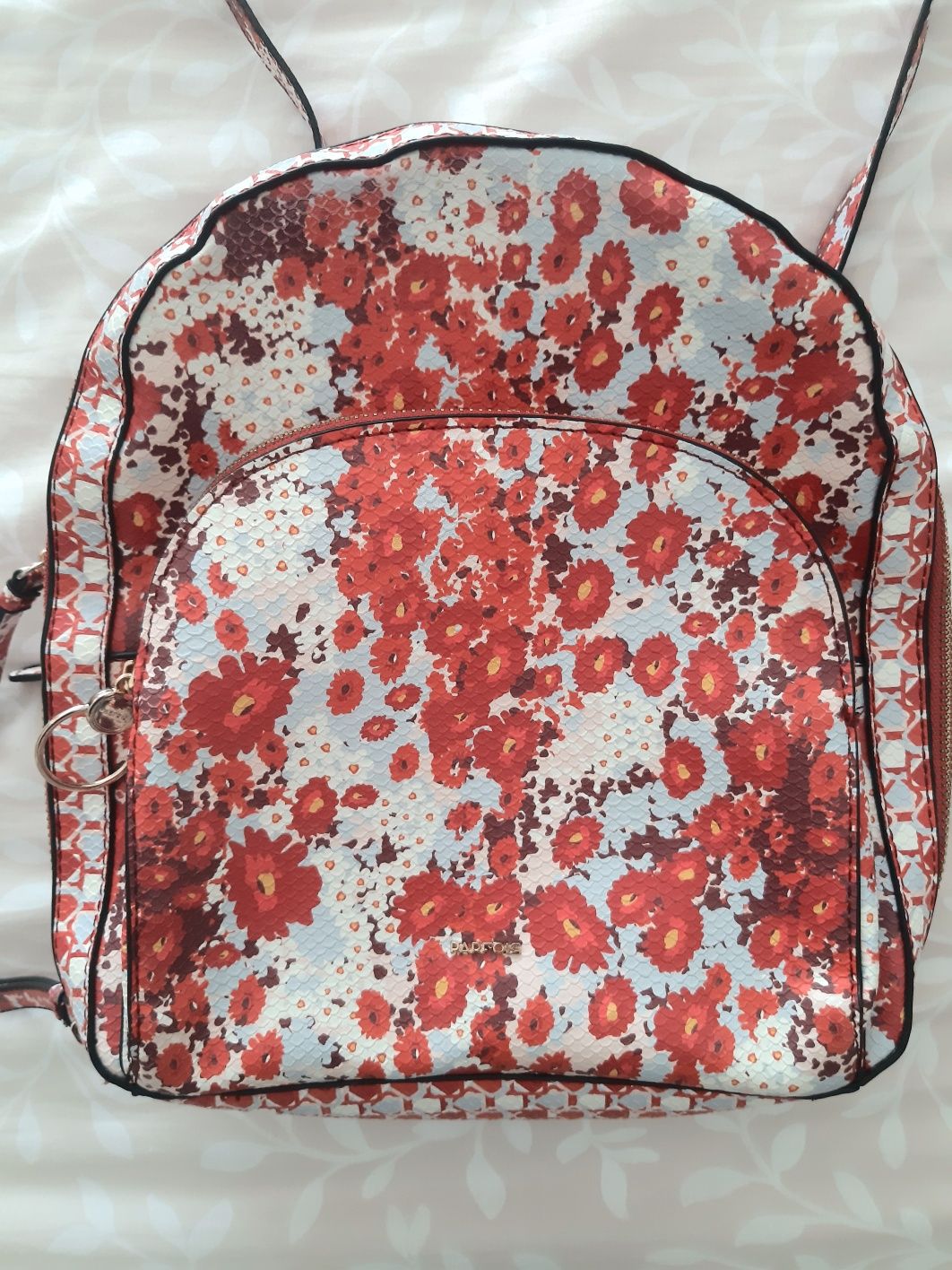 Vendo mochila nova