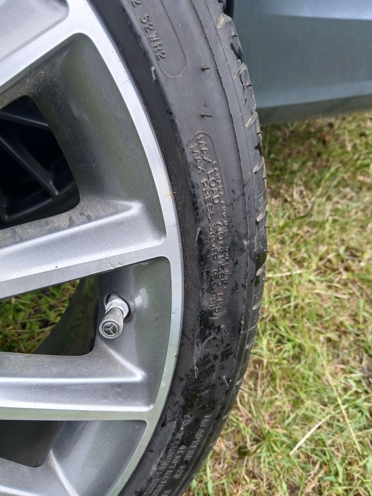 Super stan Felgi Aluminiowe Mercedes 19 cali z oponami michelin pi