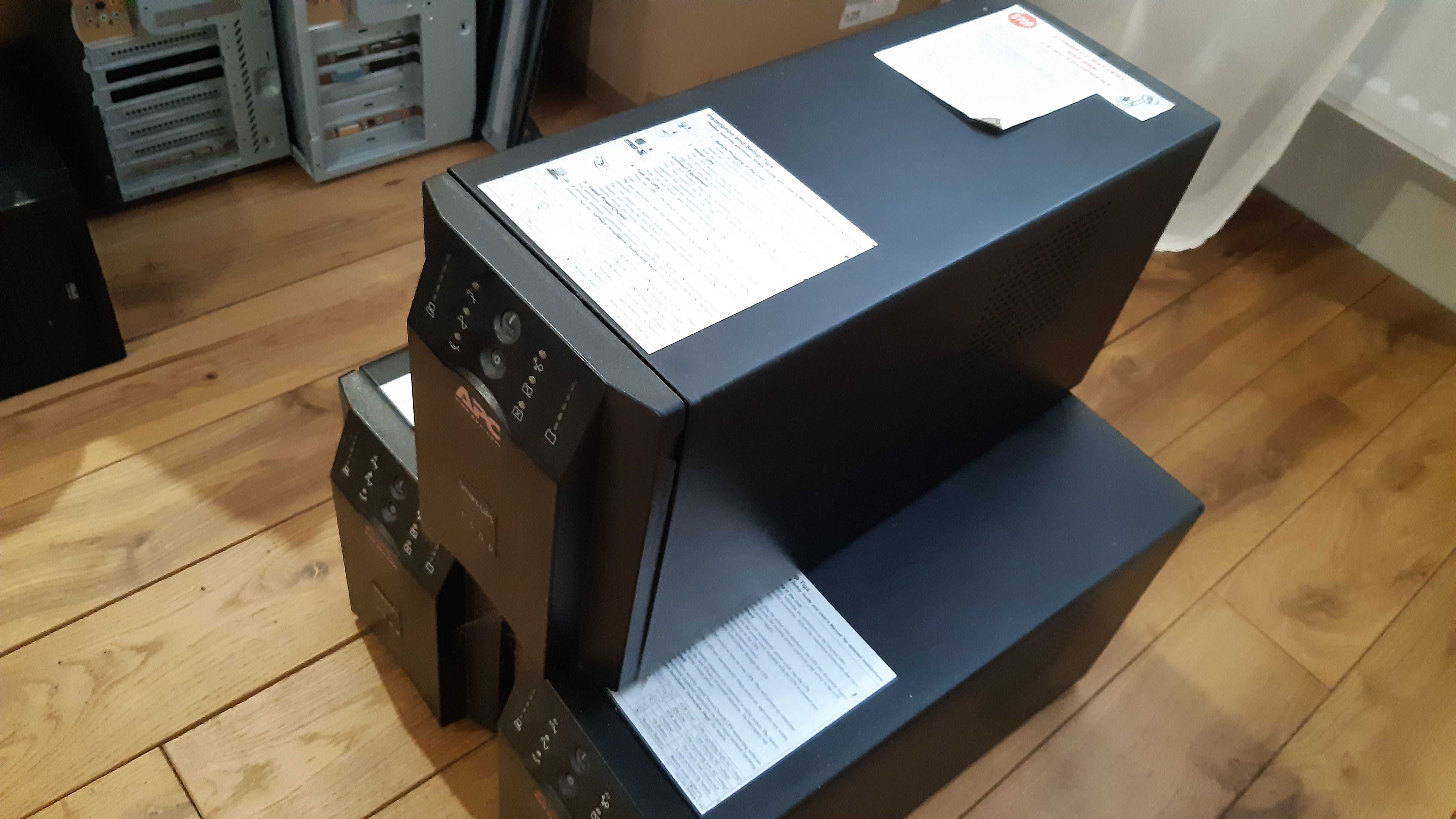 Блок безперебійного живлення APC Smart-UPS 1000