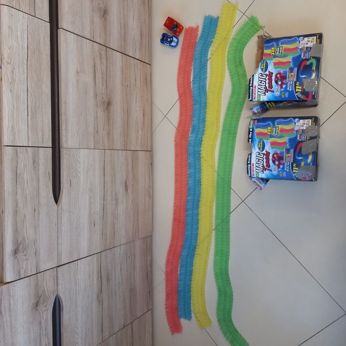 Tor samochodowy świecący Magic Tracks 6.4metra tj 440 kawałków