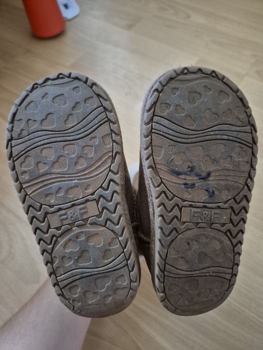 Zestaw butów dla dziewczynki, rozmiar 25