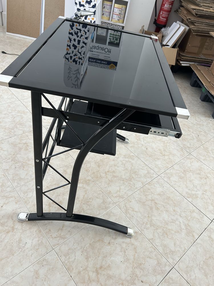 Mesa de secretaria em vidro