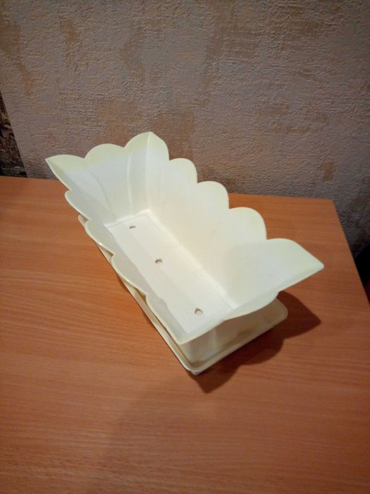 Продам ёмкость для цветов.