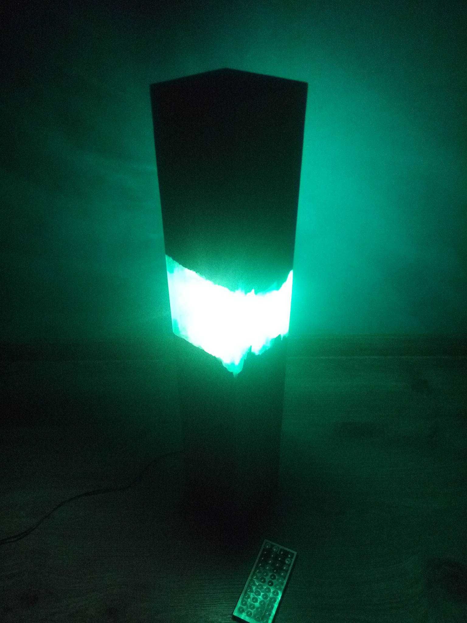 Lampka nocna LED z żywicy