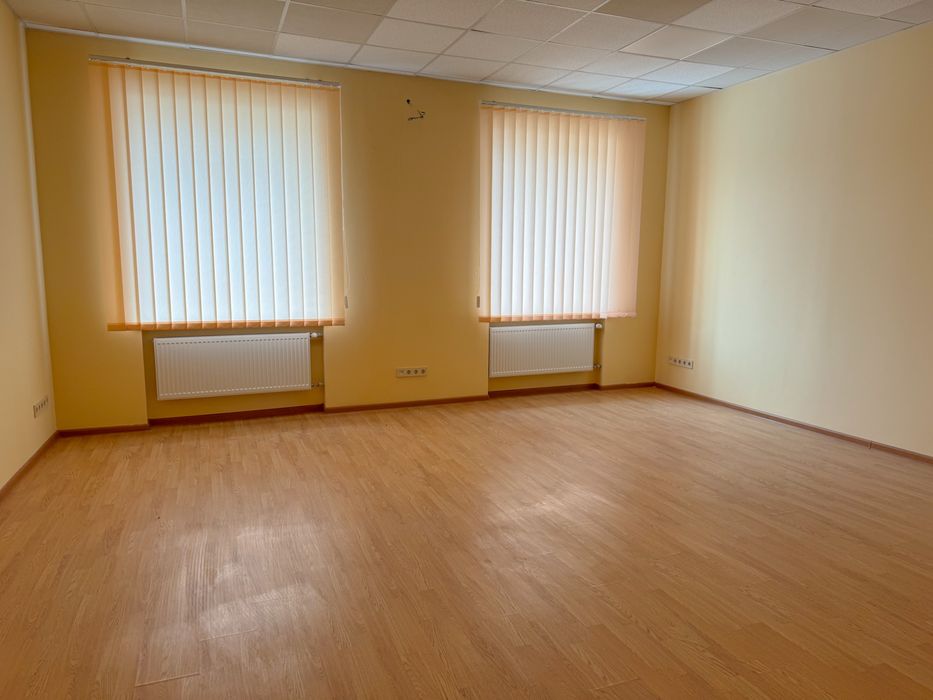 Здам офіс з ремонтом і меблями