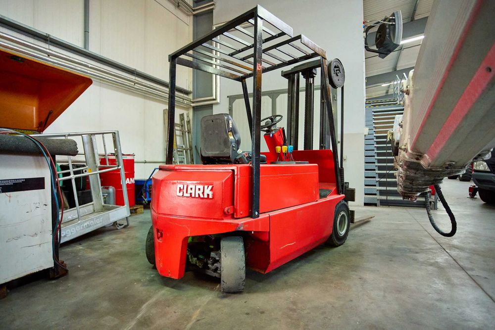 Wózek widłowy - Clark EM20