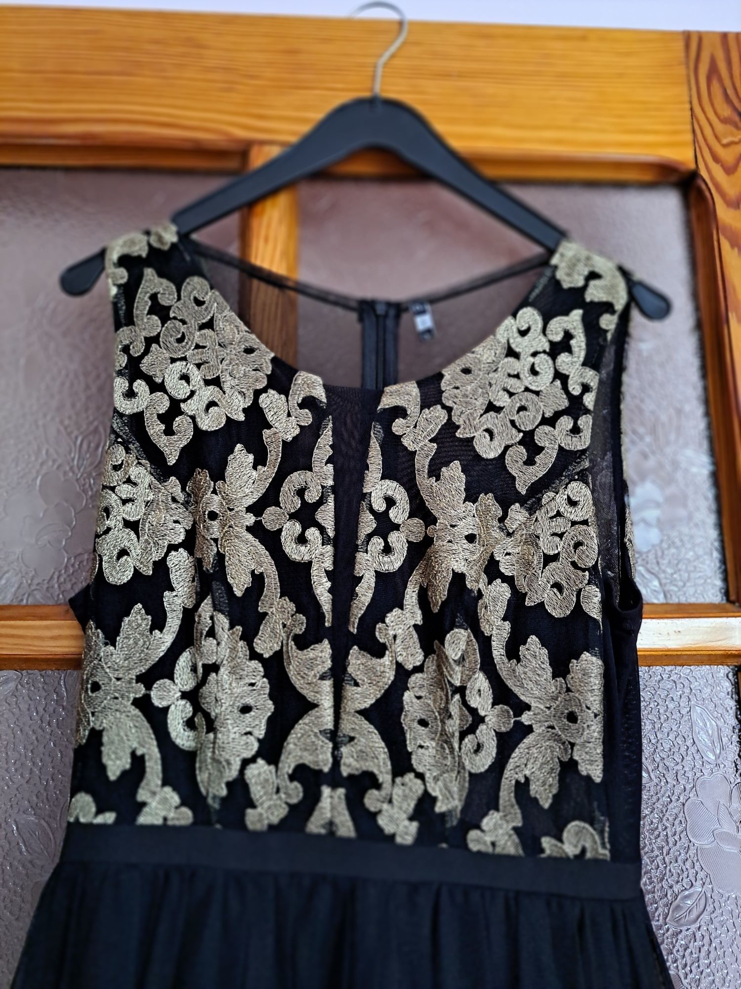 Sukienka czarno -złota 36