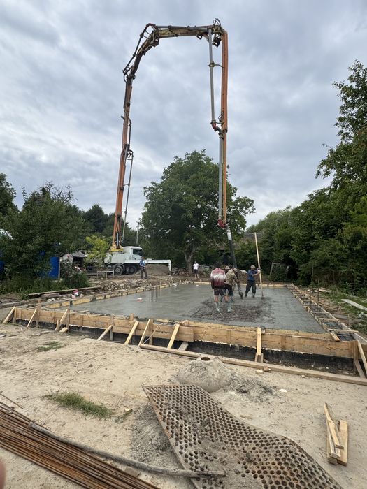 Будівництво :бетонні роботи,дахові роботи, кладка