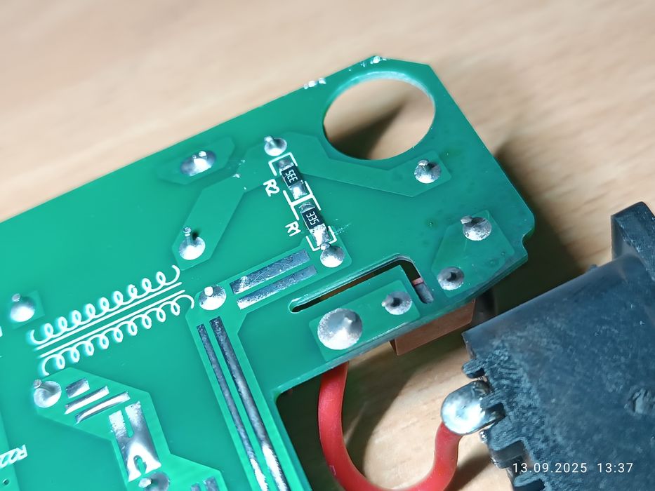 Зарядка для ноутбука 300W (несправна, на запчастини)