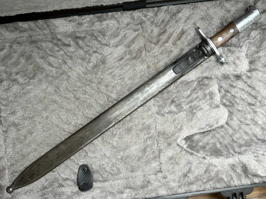 Szwajcarski bagnet z piłą M1914 H. Steimer AG w metalowej pochwie HS