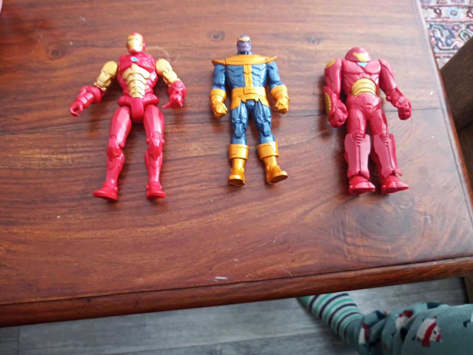 Klasyczne figurki Avengersow